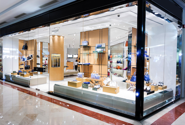 https://www.schoonmaak-offerte.be/wp-content/uploads/sites/21/2023/02/vitrine-shoppingcenter.png